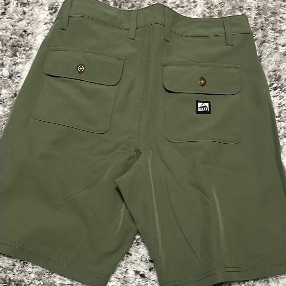 REEF Green Shorts - Picture 5 of 7